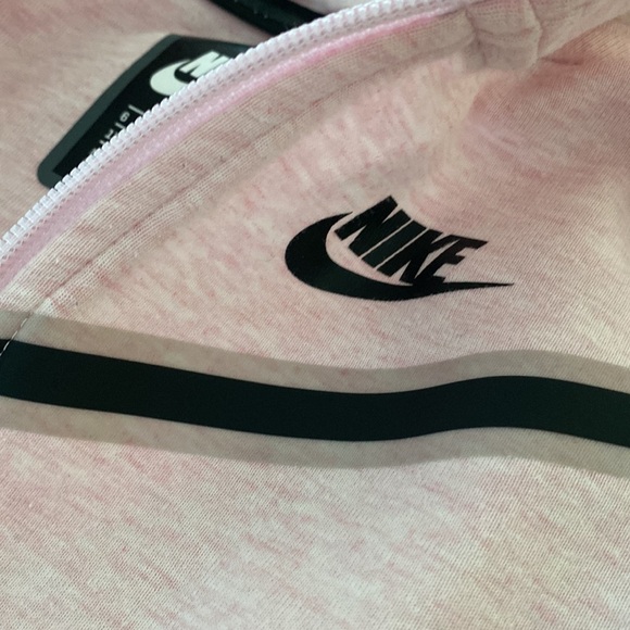 Nike Pink Outfit, size 5-6, Girls - Picture 6 of 9